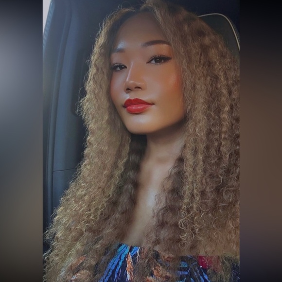 Meet your Posher, Kim♥️ - Picture 2 of 16